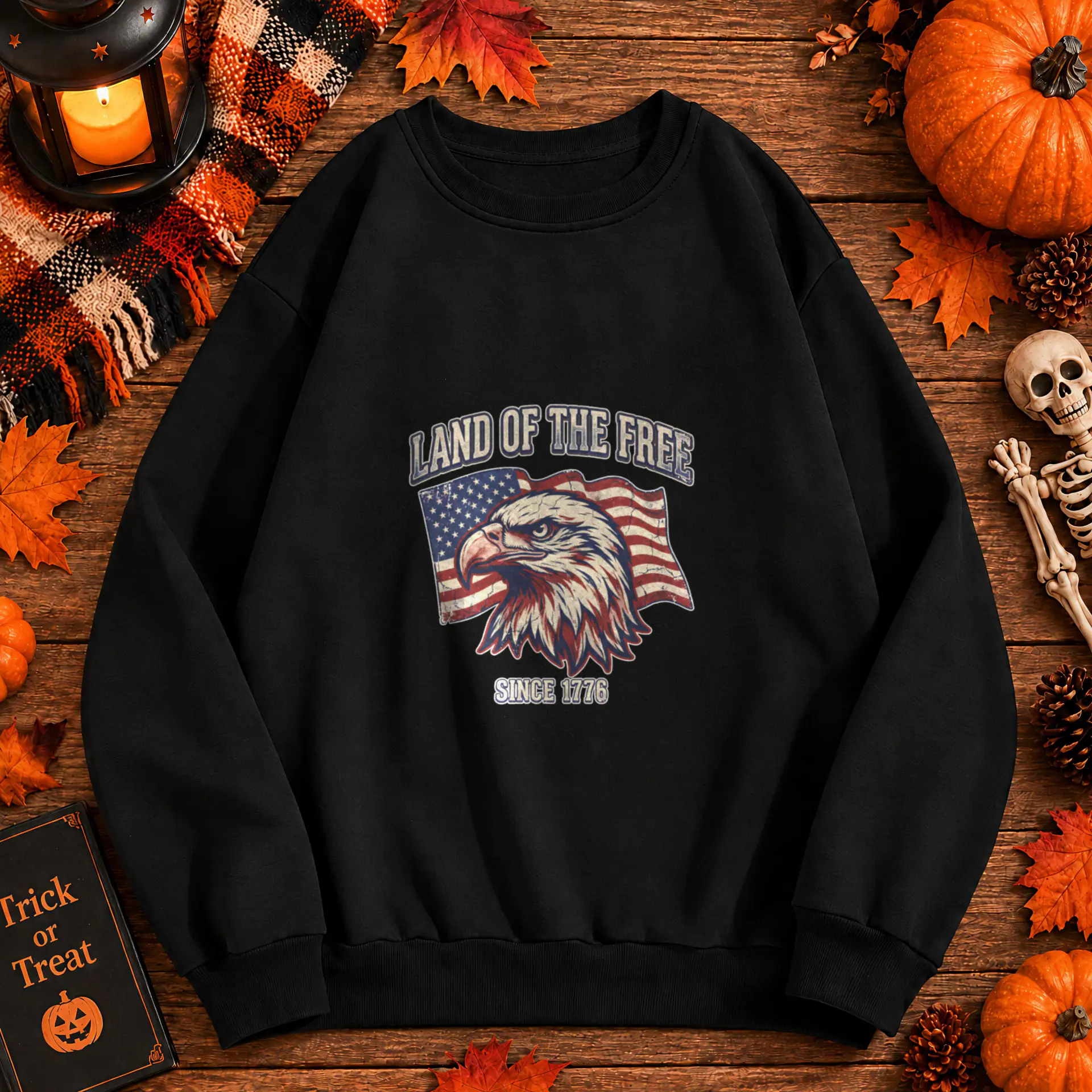 Land of the Free Crewneck in black — view 1